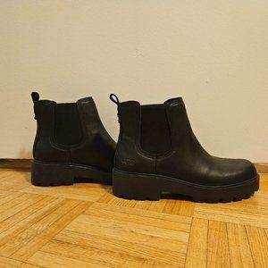 UGG chelsea boots